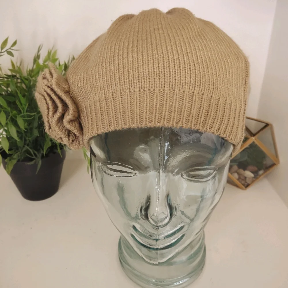 Hat Knit Rosette Tan